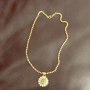Gold pendant necklace
